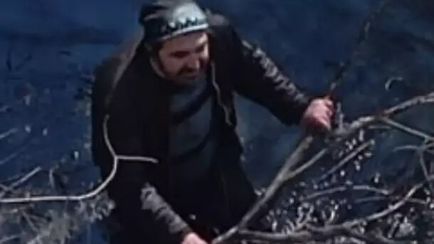 Bataklığa düşen kişiyi itfaiye kurtardı